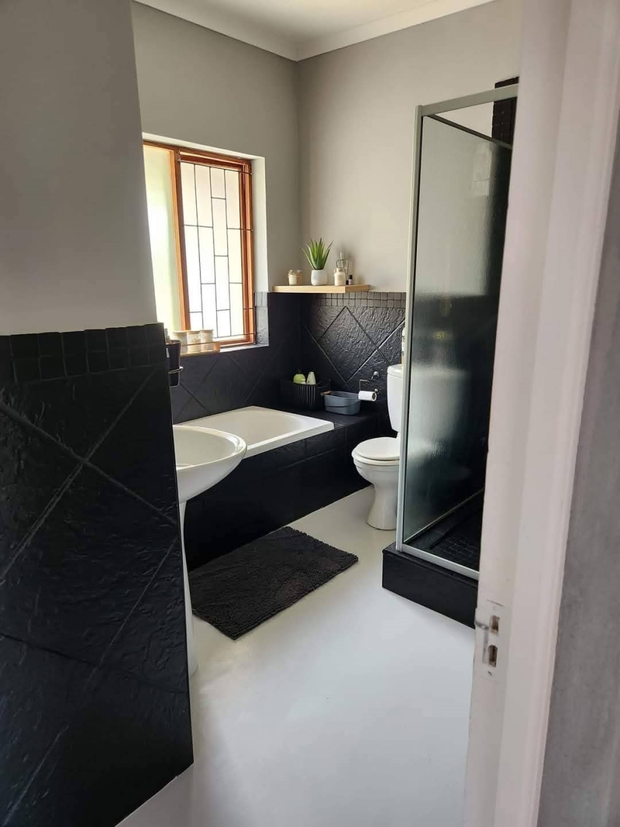 3 Bedroom Property for Sale in Paradise Beach Eastern Cape